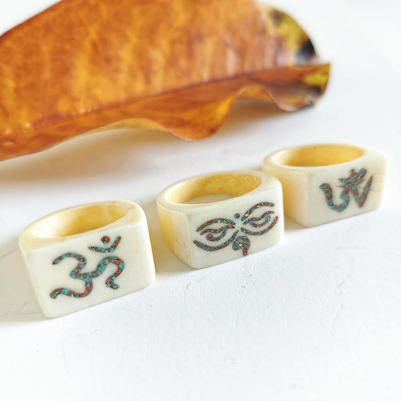 Ethnic Fashion Com - Anillo con símbolos de amuleto tibetano