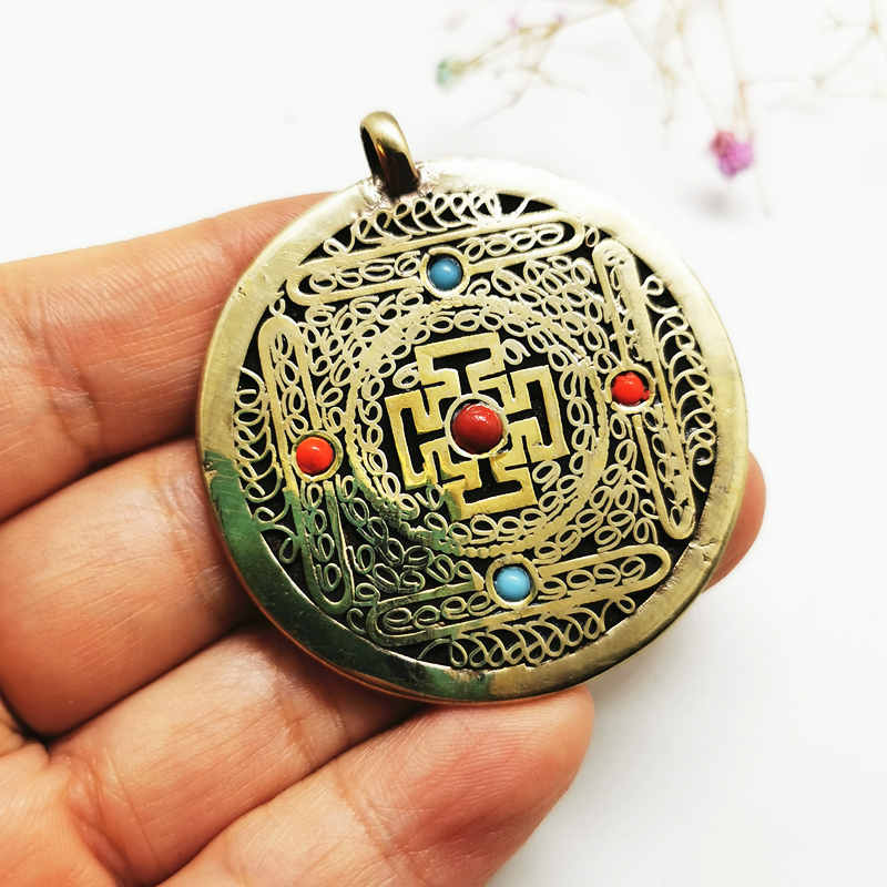 Amuleto Tibetano con Mantras O - Ethnic Fashion Com reseña y precio