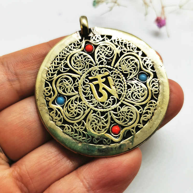 Amuleto Tibetano con Mantras O - Ethnic Fashion Com reseña y precio