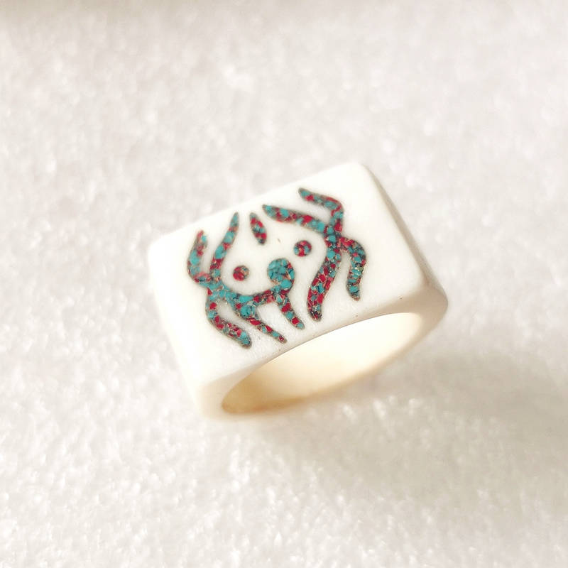 Anillo con símbolos de amuleto - Ethnic Fashion Com reseña y precio